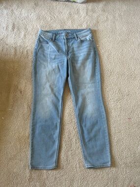 Old Navy Light Blue Straight-Leg Women’s Jeans